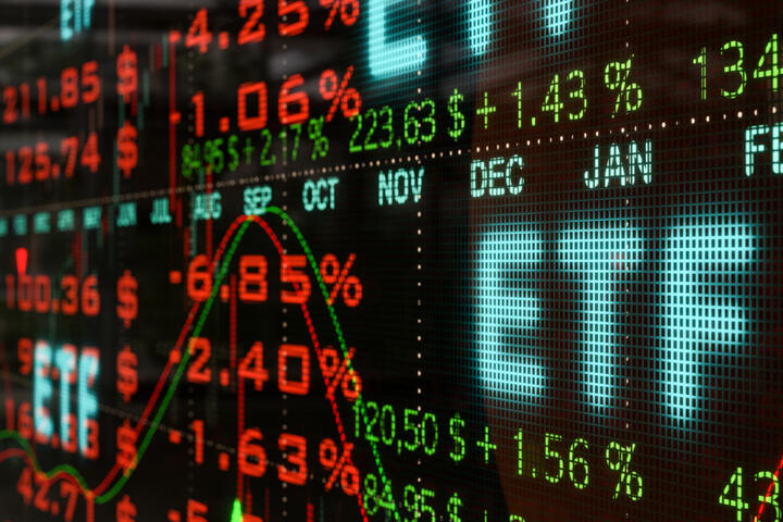 Tracking Error: Active Risk in ETF Portfolios