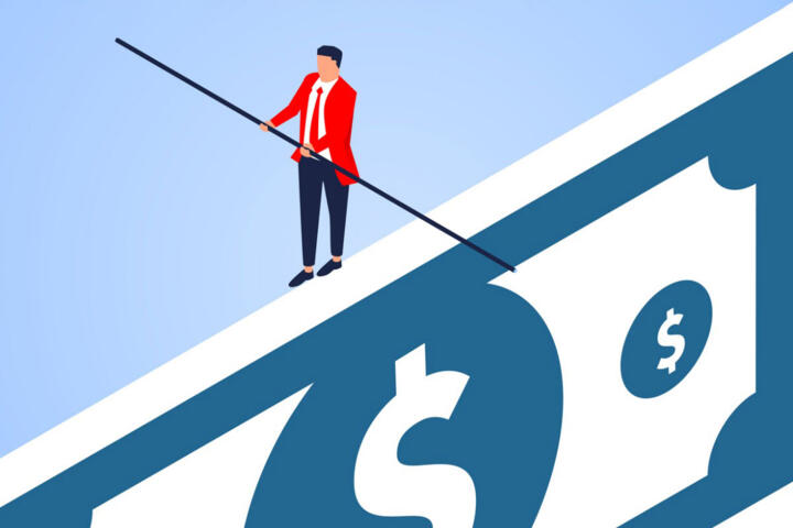 VaR vs Expected Shortfall: Which Measures Tail Risk?